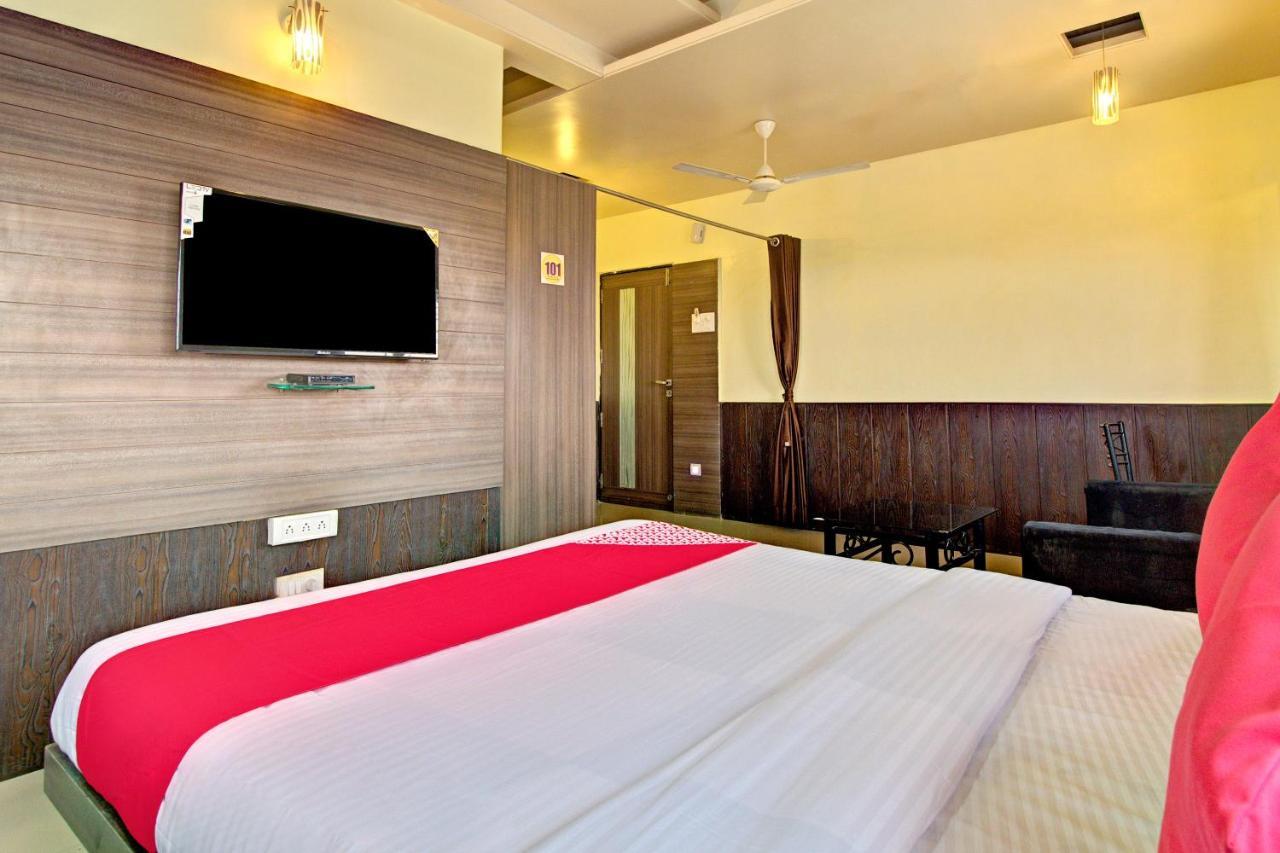Oyo Slp013 Savan And Sapna Lodging Hotel Солапур Екстериор снимка